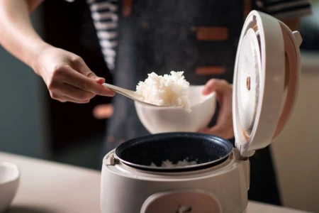 ۸ دستور مهم برای پخت برنج مرغوب در پلوپز
